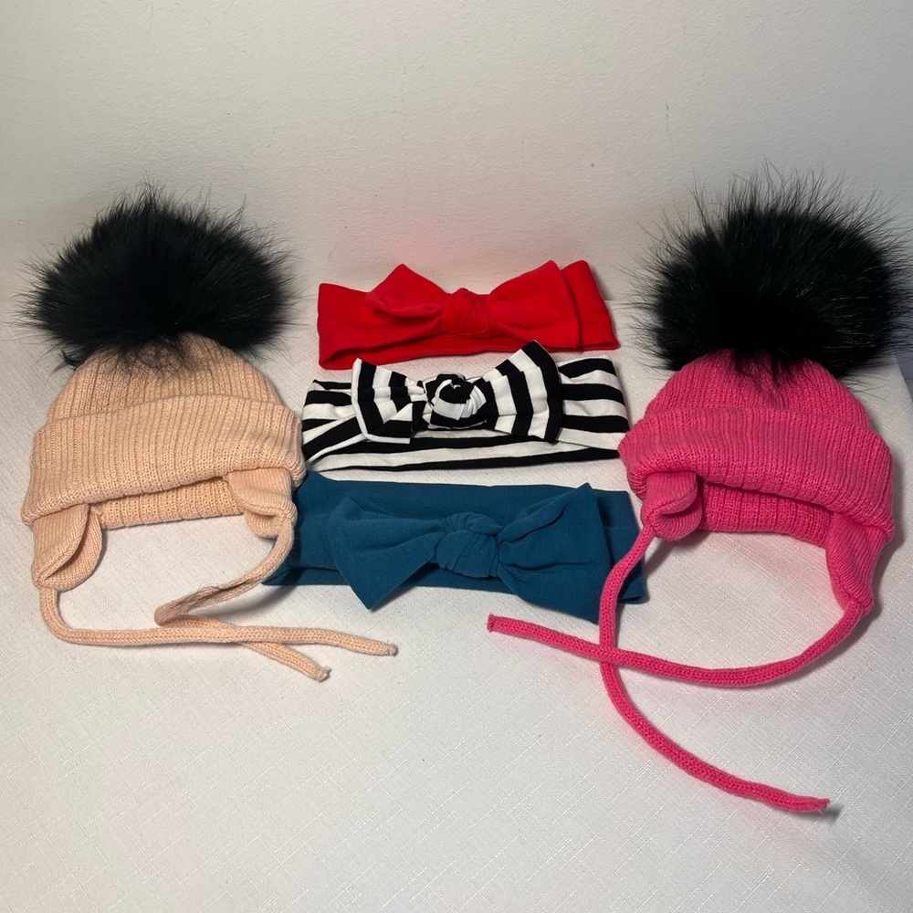 2 New Baby Pom Pom Hats Toques
3 Bow Baby Headbands
Adorable
Great gift